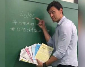 Após virar meme entre alunos, professor acerta todas as questões da prova de matemática do Enem