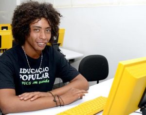 Ex-morador de rua supera vício com drogas e passa no vestibular da UEL