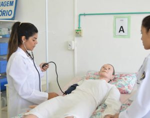 Santa Casa abre inscrições para curso técnico de Enfermagem em Londrina