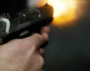 Jovens são baleados após discussão em saída de boate em Londrina