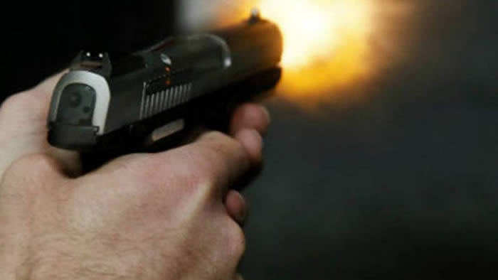 Homem é executado a tiros na cama dentro de casa em Londrina
