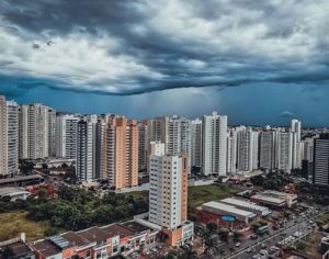 Tempo chuvoso deve continuar durante a semana em Londrina