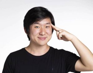 Pyong Lee vai ensinar auto-hipnose para fãs lidarem com isolamento social