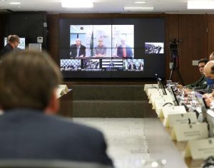 Governadores pedem aplicação de lei que prevê renda básica para todos os brasileiros