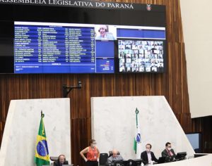Deputados aprovam suspensão dos cortes de água e luz no Paraná