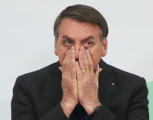Bolsonaro ataca governadores e pede fim do isolamento em massa