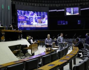 Câmara prevê auxílio de até R$ 1.200 para desempregados e trabalhadores informais