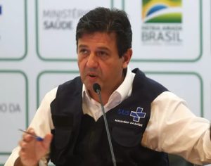 Mandetta destoa de Bolsonaro e volta defender isolamento no Brasil