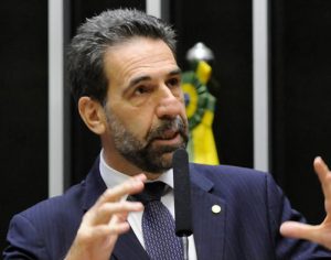 Deputado propõe projeto para suspender cobrança de água, luz e gás no Brasil