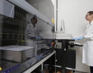 UEL oferece estrutura para fazer até 200 testes de coronavírus por dia