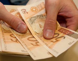 Governo do PR autoriza suspensão de pagamento de empréstimos consignados por 90 dias