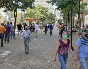 Prefeitura amplia horário do comércio e libera abertura aos sábados