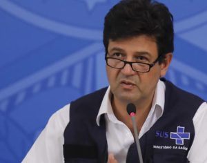 Mandetta diz que país pagará caro por aglomerações
