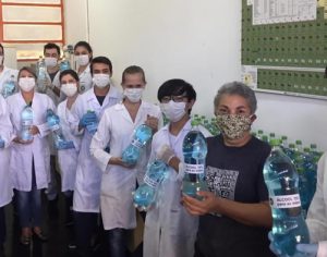 UEL prepara quase 2 mil litros de álcool para instituições de Londrina