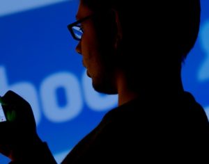 Facebook anuncia exclusão de mais de 50 milhões de postagens falsas