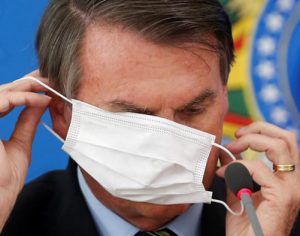 Para 61%, Bolsonaro mais atrapalha do que ajuda no combate ao coronavírus