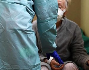 Paraná é o primeiro estado a estabelecer testagem em instituições para idosos