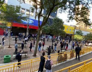 Londrina tem protesto pacífico contra o racismo e o governo