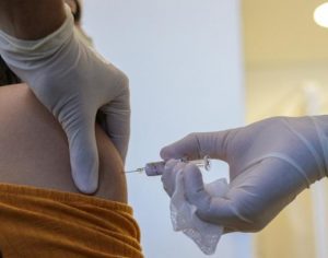 800 voluntários paranaenses vão testar vacina contra covid; veja como se inscrever
