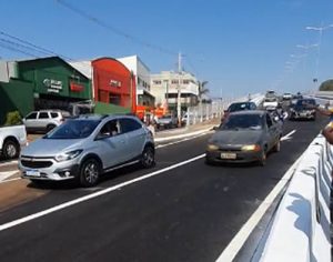 Viaduto da Dez de Dezembro é inaugurado; trânsito está liberado