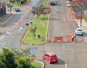 Trecho da Av. Robert Koch é interditado para construção de rotatória