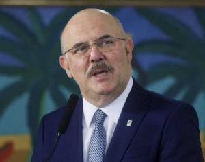 Ministro da Educação testa positivo para covid-19