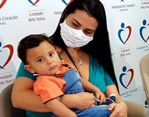 Totalmente recuperado, bebê vítima de afogamento deixa o hospital
