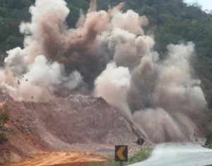 Trecho da BR-369 fica interditado nesta terça para detonação de rochas