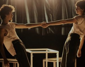 Companhia dos Solilóquios faz live do espetáculo de teatro CAFÉ no Facebook