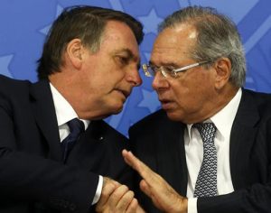 Bolsonaro reduz para R$ 1.067 proposta de salário mínimo em 2021