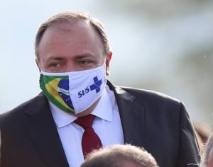 Pazuello recebe defensores de aplicação retal de ozônio para tratar covid-19