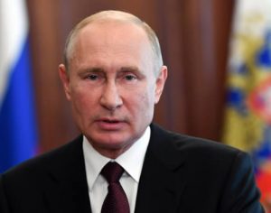 Rússia registra 1ª vacina contra covid e Putin diz que filha já foi imunizada