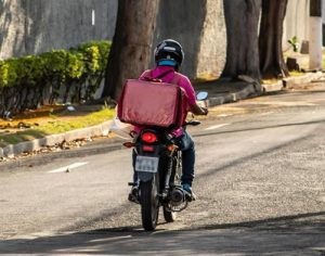 Abrasel protocola ofício pedindo autorização para delivery em bares