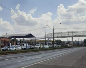 Moradores da Vila Yara cobram melhorias no entorno da passarela da BR-369, próximo ao Detran