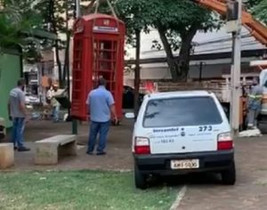 Réplicas das cabines inglesas começam a ser retiradas em Londrina
