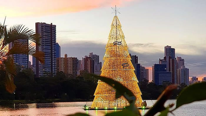 Prefeitura testa iluminação da árvore de Natal do Igapó; veja fotos - Tem  Londrina