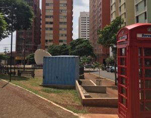 Sercomtel decide não tirar réplicas das cabines inglesas em Londrina