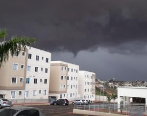 Tempo chuvoso continua no fim de semana em Londrina