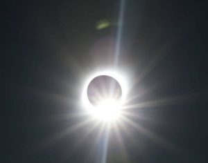 Eclipse solar: 30% do sol deve ser coberto pela lua na região Norte do PR