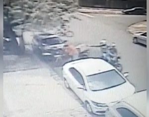 Homem é baleado na Zona Leste de Londrina; vídeo flagra momento do crime