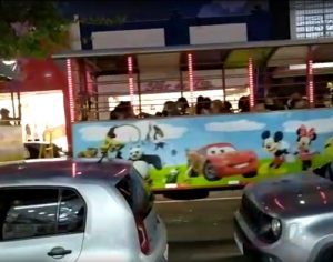 Vídeo: trenzinho para crianças é flagrado com aglomeração em Londrina