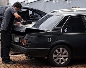 Veículo que pode ter sido usado em incêndio a ônibus é apreendido