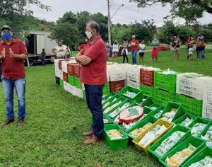 Com aumento de produção, MST doa 2,5 mil litros de leite em Londrina