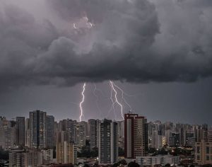 Defesa Civil alerta para possibilidade de temporal em Londrina e região