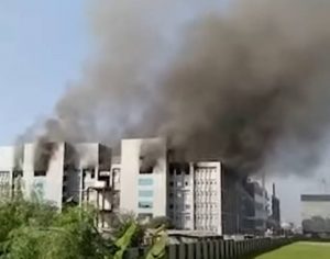 Na Índia, incêndio atinge prédio de maior fabricante de vacinas do mundo