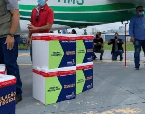 Políticos fazem ‘média’ com poucas doses e cruzam braços para medidas restritivas