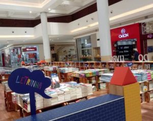 Feira do livro traz mais de mil títulos com valores promocionais em Londrina