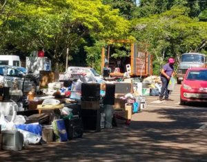 Drive-thru da reciclagem arrecada 11 toneladas de lixo eletrônico em Londrina