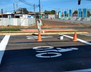 Espaço exclusivo para motos é implantado na Avenida Dez de Dezembro