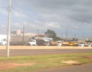 Caminhoneiros protestam contra alta no preço do combustível em Londrina